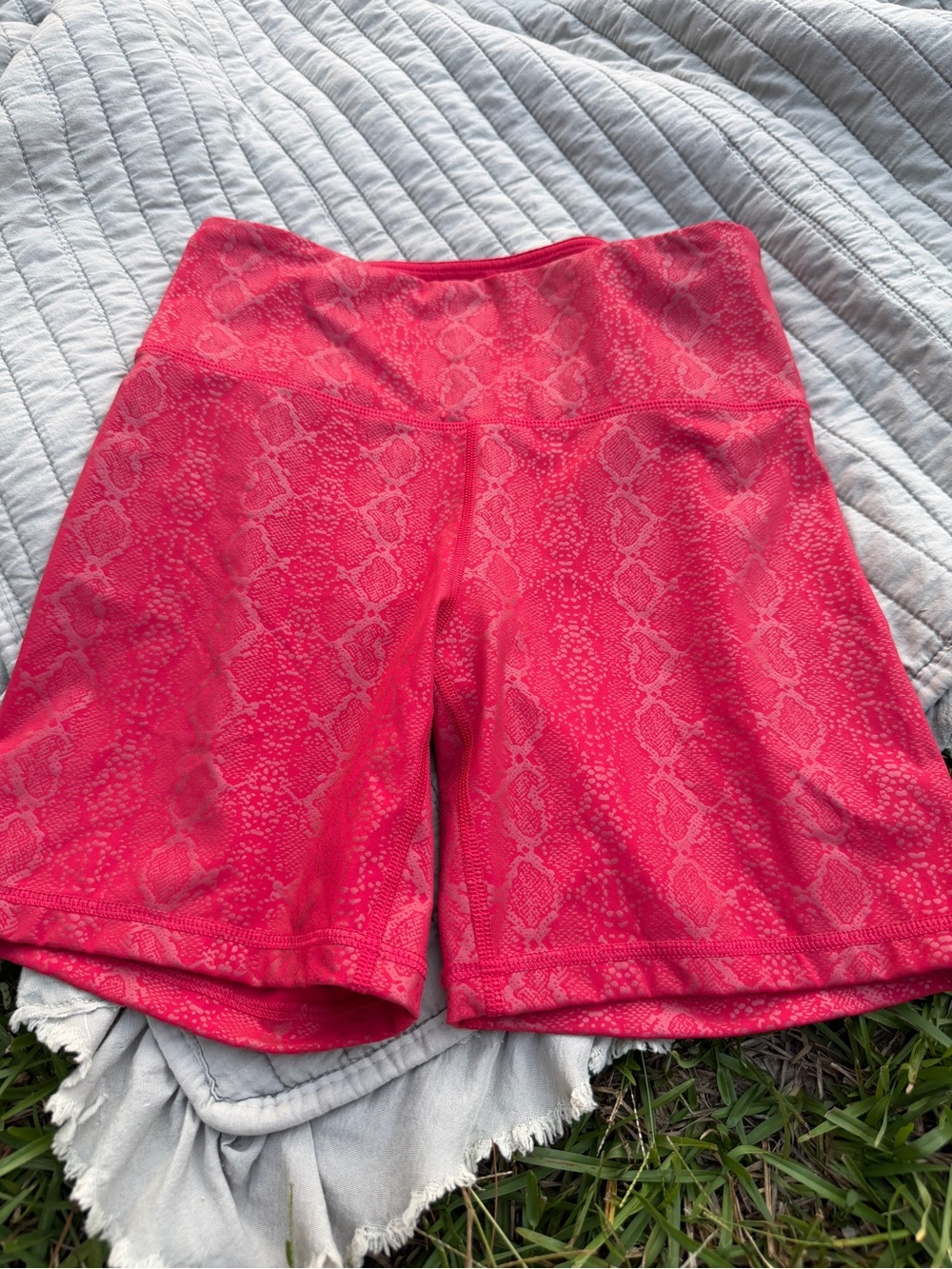 CRZ YOGA Bright Pink Snake-Print High-Waist Athletic Shorts